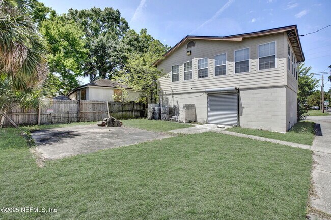 Building Photo - 3323 Myrtle Ave N