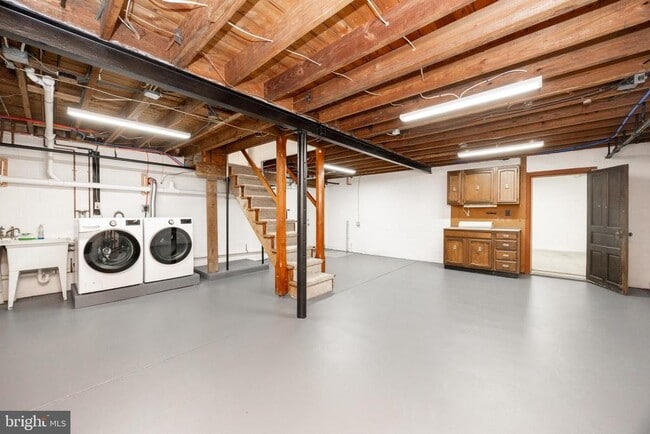 Building Photo - 5816 Upper Ridge Rd