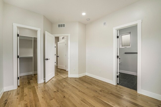 Building Photo - Back Duplex in Denver's Jefferson Park Nei...
