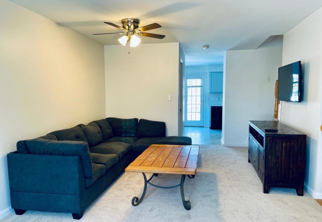 Building Photo - 7829 Gum Springs Village Dr