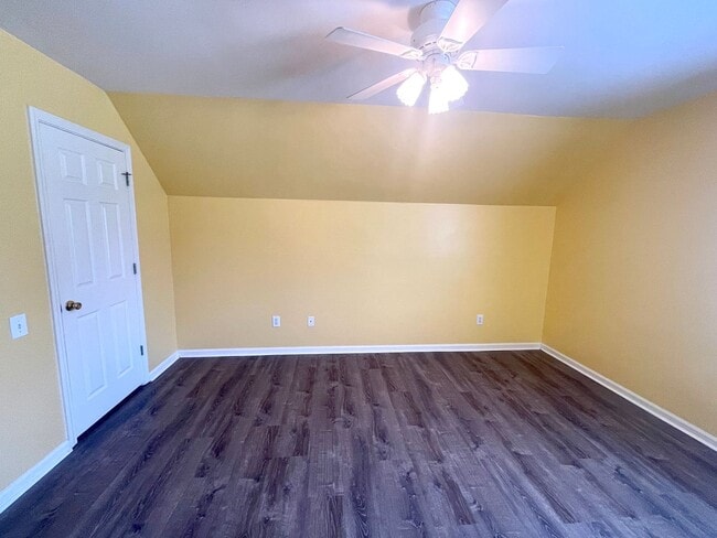 Building Photo - 3 Bedroom, 2 Bath Townhome in Park West of...