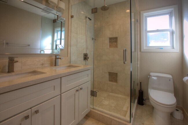 Building Photo - Sapcious remodeled Sundale w/ open floorplan