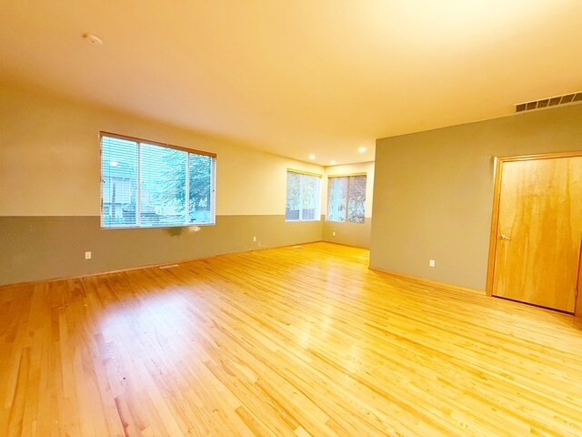 Building Photo - 736 Glenmore Loop