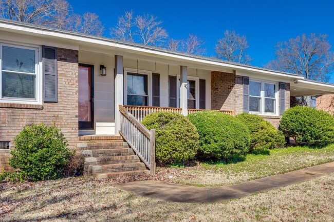 Building Photo - "Charming 3-Bedroom Home with pool in Rock Hill!"