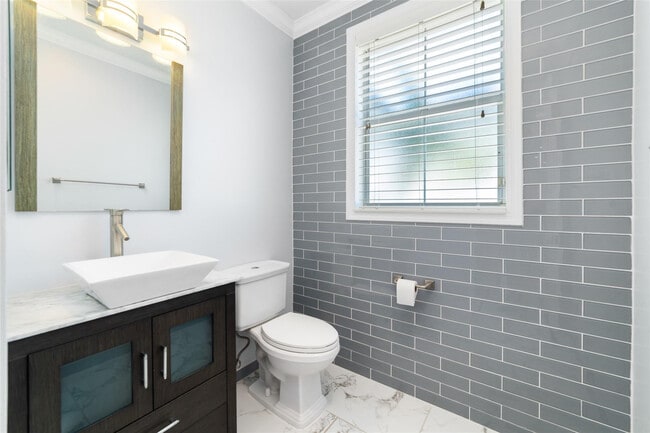 Building Photo - 1323 Vía De Pepi