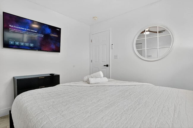 Building Photo - 6660 Custer St