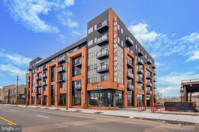 Building Photo - 2157 E Lehigh Ave