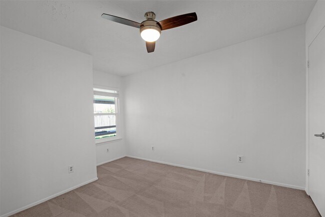 Building Photo - 2302 Doverglen Dr