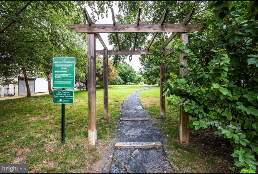 Local Park - 1924 1st St NW