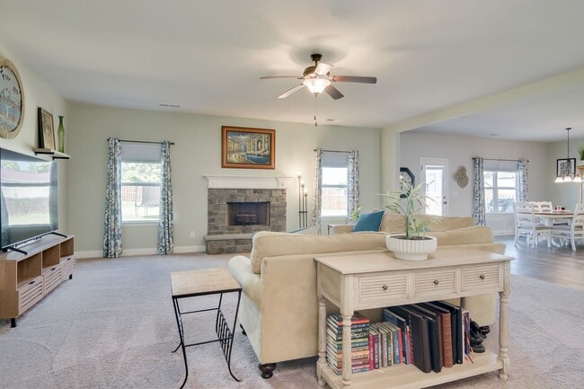 Building Photo - Available NOW MUST  see in McCoy's Creek
