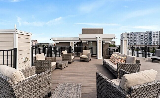 Building Photo - 1133 N Shore Rd