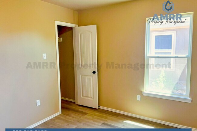 Building Photo - 1301 E 16th St