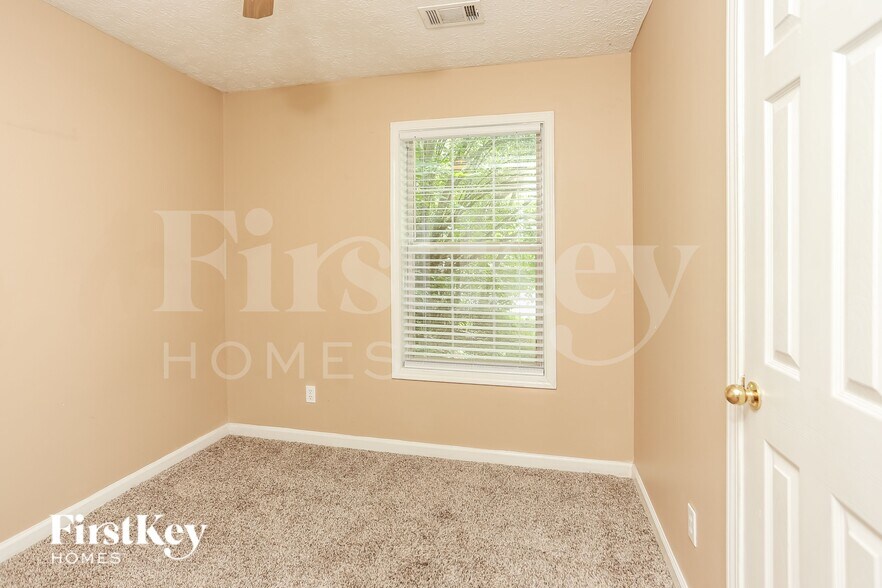 Building Photo - 5082 Memory Ln