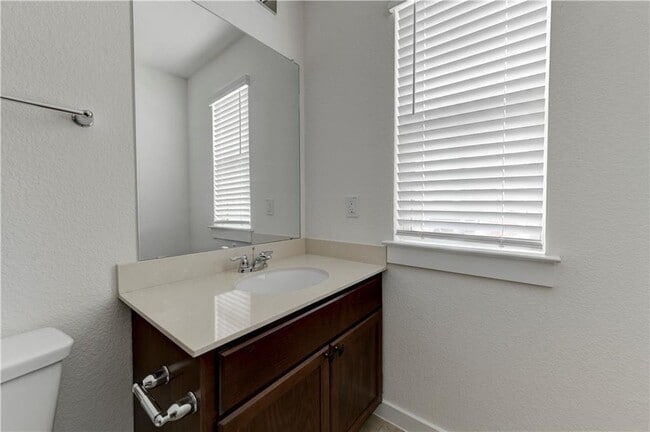 Building Photo - 1328 Kneehigh Ln