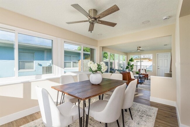 Building Photo - 2480 Del Rio Way