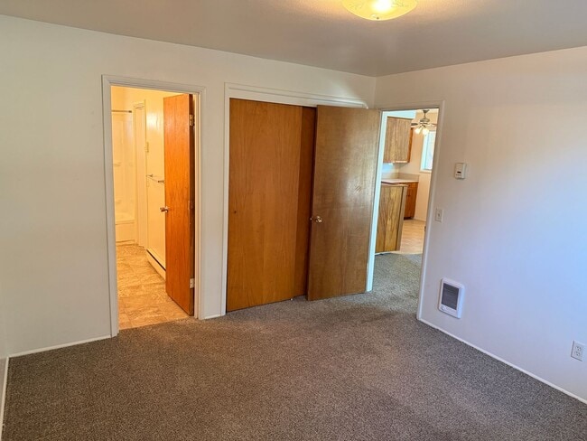 Building Photo - 1-bdroom, 1-bathroom duplex near Marie Jacob's Park!