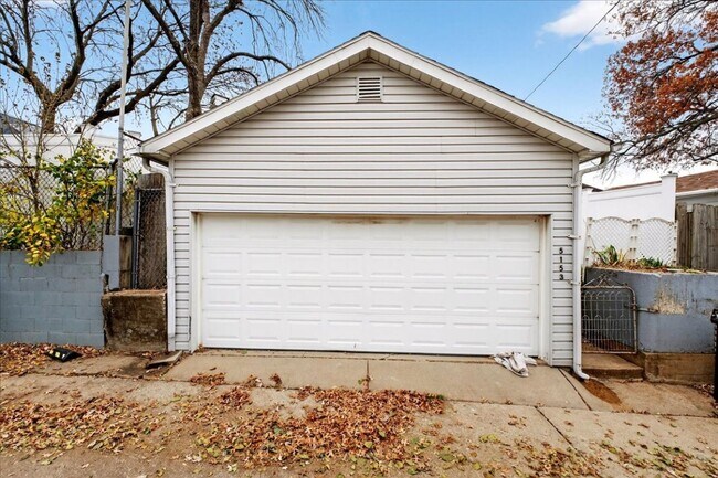 Building Photo - 5153 Cologne Ave