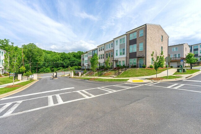 Building Photo - BRAND NEW Townhome located in Westside Ben...