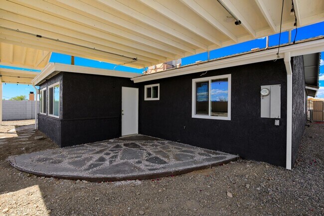 Building Photo - 3260 Silversmith Dr