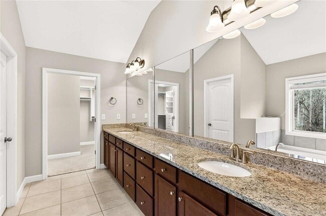 Building Photo - 4930 Alexandria Ave