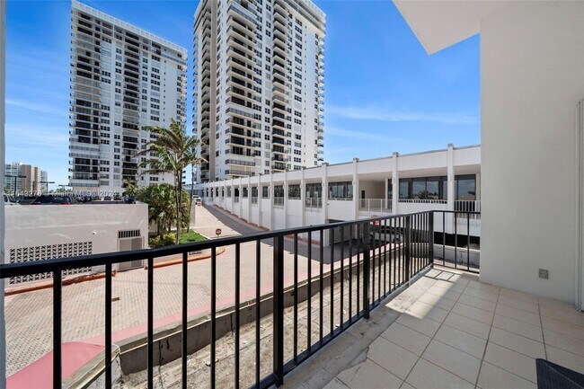 Building Photo - 2401 S Ocean Dr