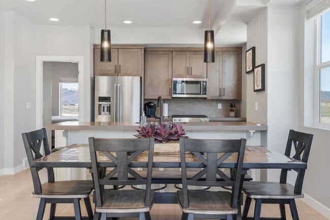 Building Photo - 6727 Purple Poppy Ln