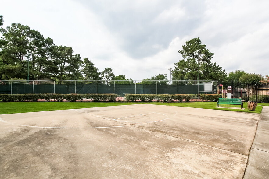 Building Photo - 9215 Grandview Park Dr