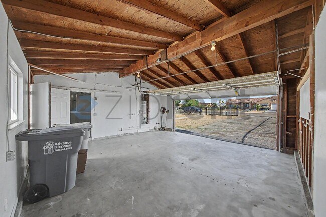 Building Photo - Unit