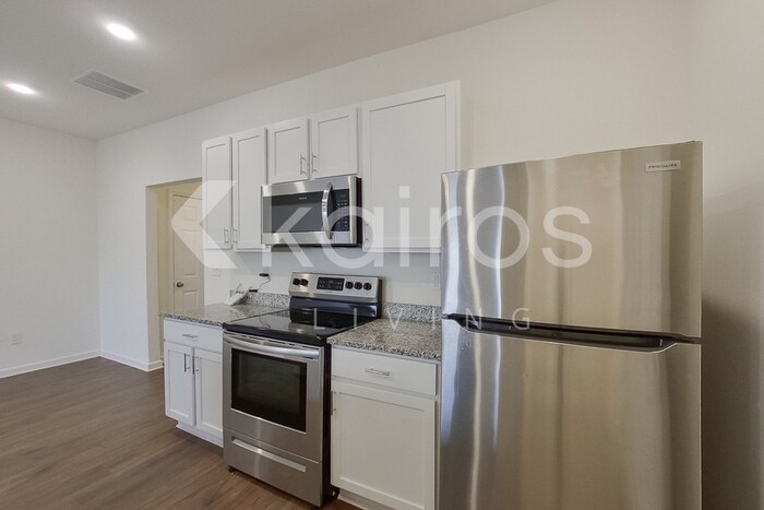 Building Photo - 218 Long Is Dr