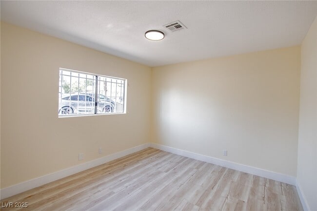 Building Photo - 208 N Bruce St