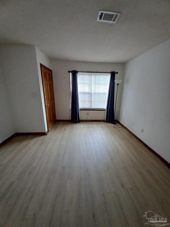 Building Photo - 802 Mills Ave