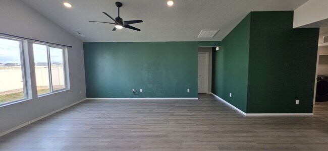 Building Photo - 2949 N Rocky Btm Wy