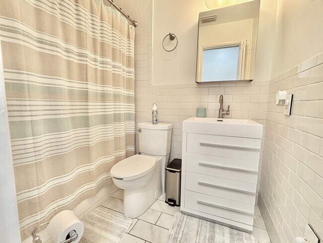 Building Photo - Monthly Rental -Melbourne Beach Condo -March 2026 Available Now!