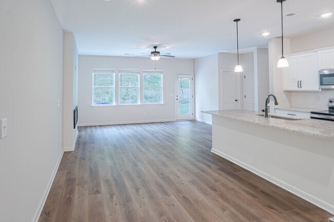 Building Photo - Never-Lived-In 3BR/3BA Home Featuring Modern Design & Premium Finishes