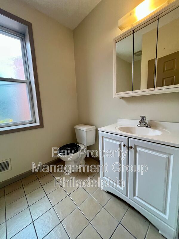 Building Photo - 1631 Edgley St