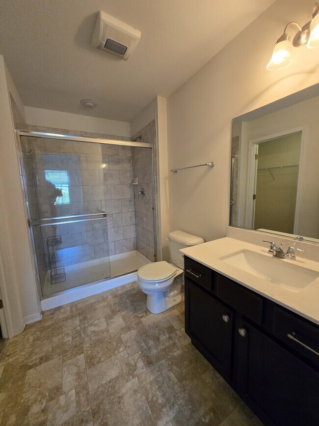 Building Photo - 522 Fairway Dr