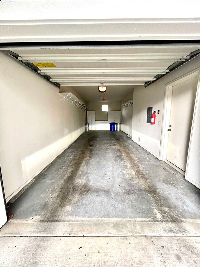 Building Photo - 1810 SE Cutter Ln