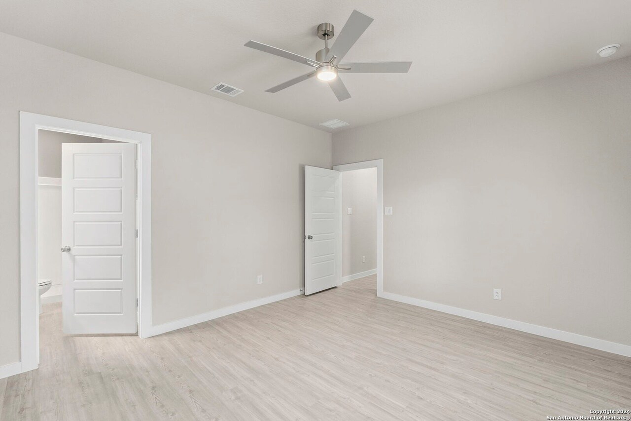 Building Photo - 510 Carol Crest St