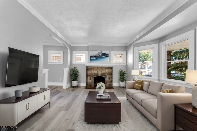 Building Photo - 1458 Larchmont Rd