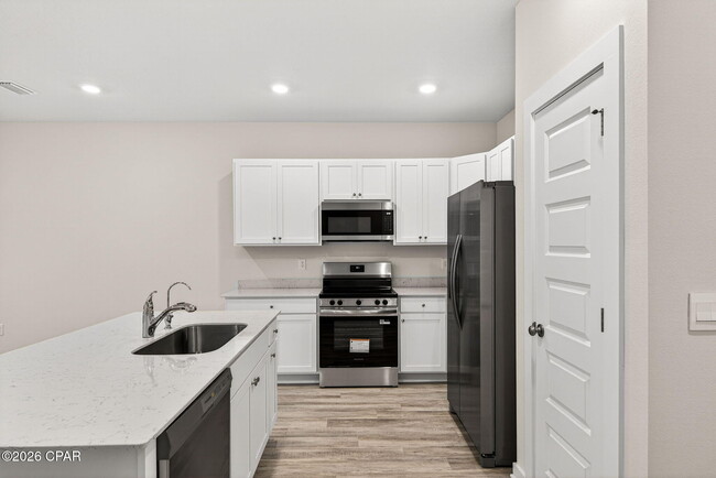 Building Photo - 41 S Main Deck Dr