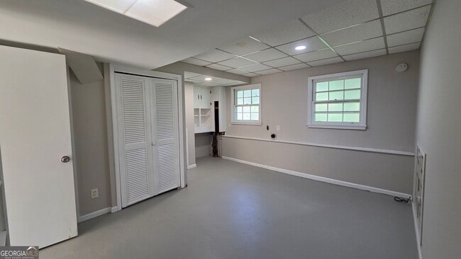 Building Photo - 715 Barnesdale Dr