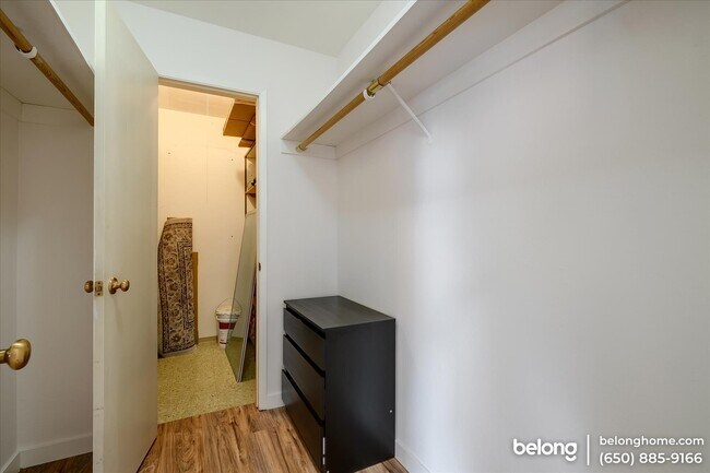 Building Photo - 7 Commodore Dr