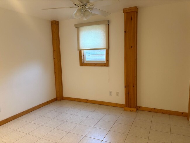 Building Photo - 1 Bedroom 1 Bath Available Now for Year Round Rental! $975/mo