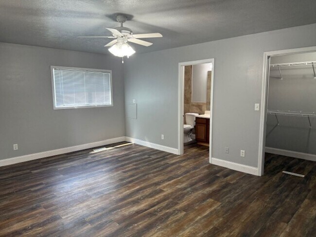 Building Photo - 100-102 Eagle Ridge