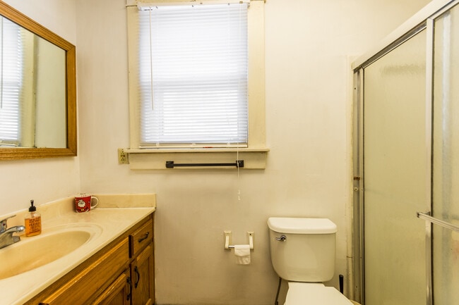 Building Photo - 353 N 15th St