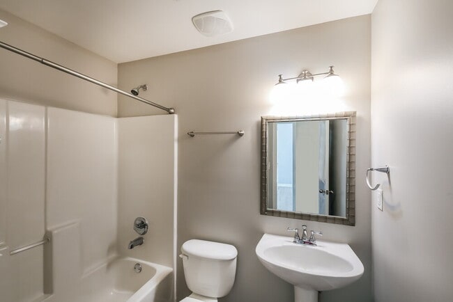 Building Photo - 4902 Shadow Cove