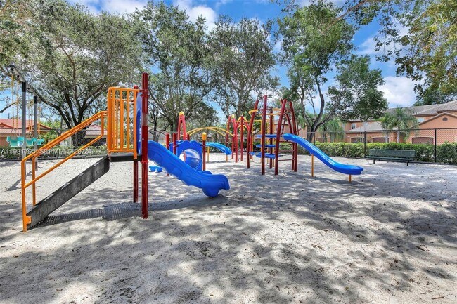 Building Photo - 1525 Estancia Cir