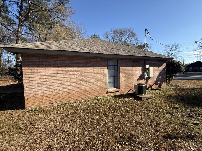 Building Photo - 6609 Sweet Gum Ct