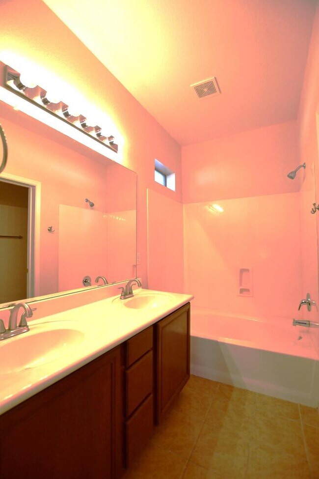 Building Photo - Mesa Gem in a Gated Community