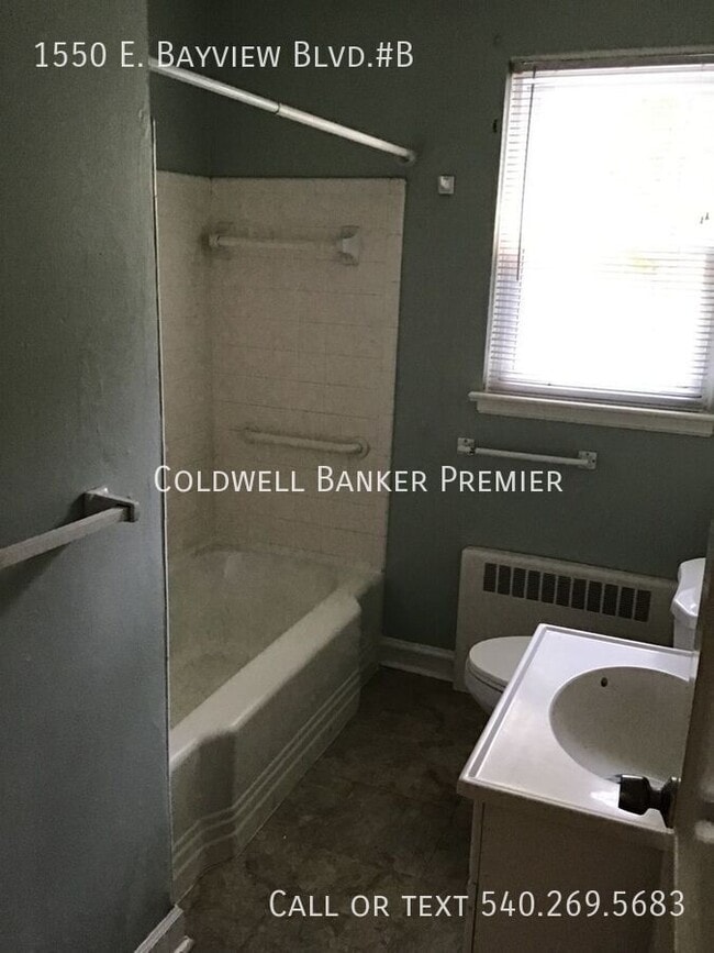 Building Photo - 1550 E Bayview Blvd